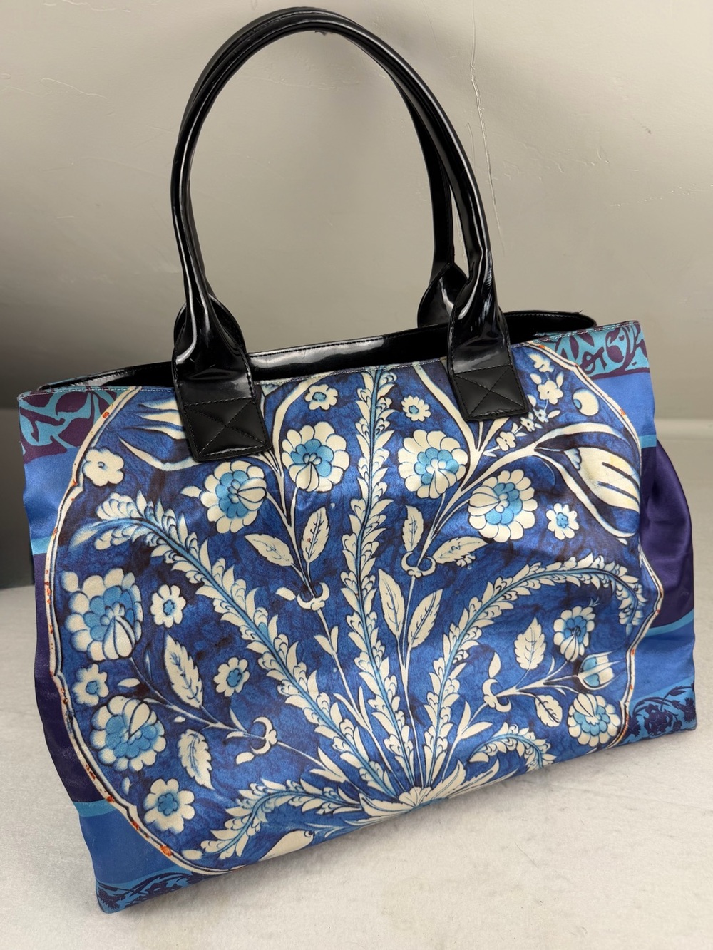 Abbi Artsy Floral Print Satin Shoulder Tote Bag Blue Purple Patent Trim Large